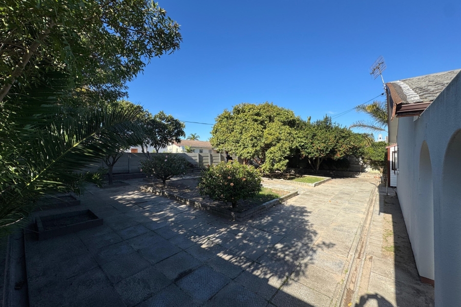 To Let 4 Bedroom Property for Rent in Goodwood Estate Western Cape